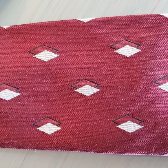 Jos A Bank MENS Burgundy /Silver Diamond Tie - Picture 1 of 4